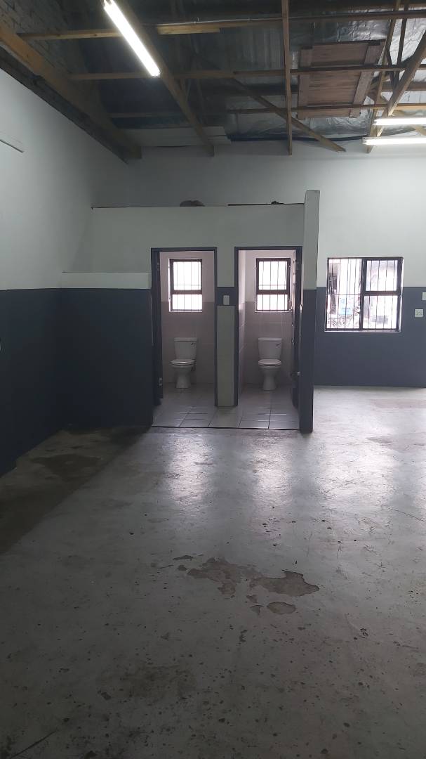 To Let Commercial Property for Rent in Overbaakens Eastern Cape